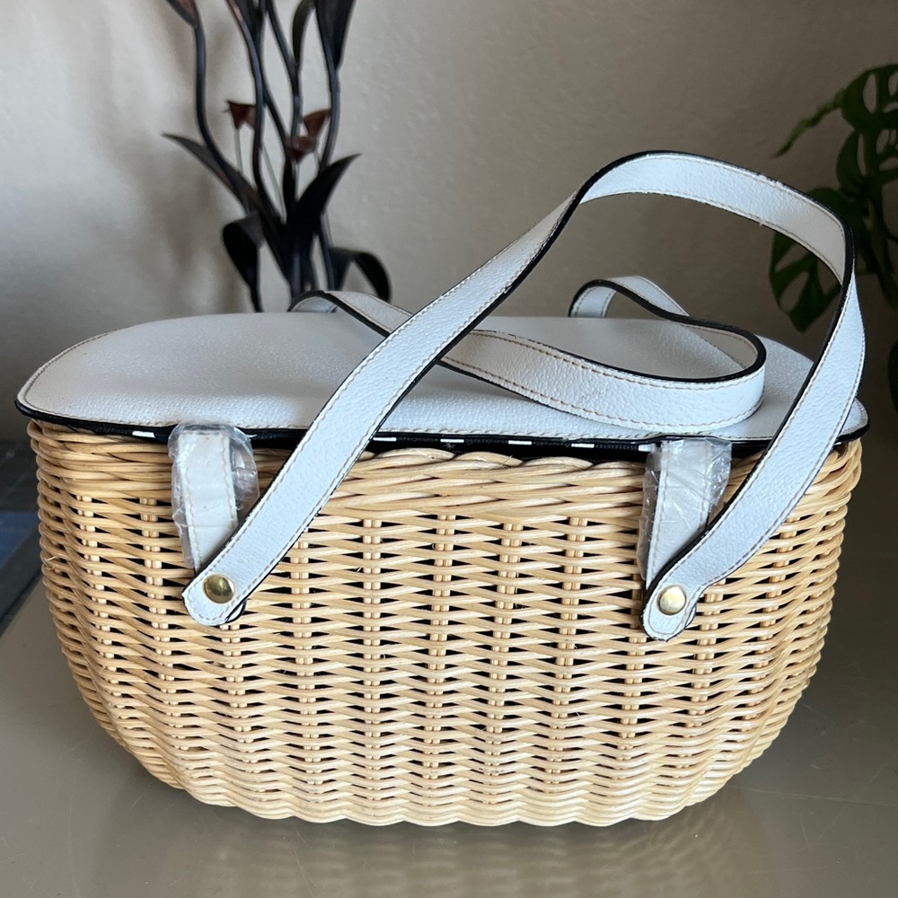 Braciano White and Tan Woven Shoulder Bag - Picture 2 of 10